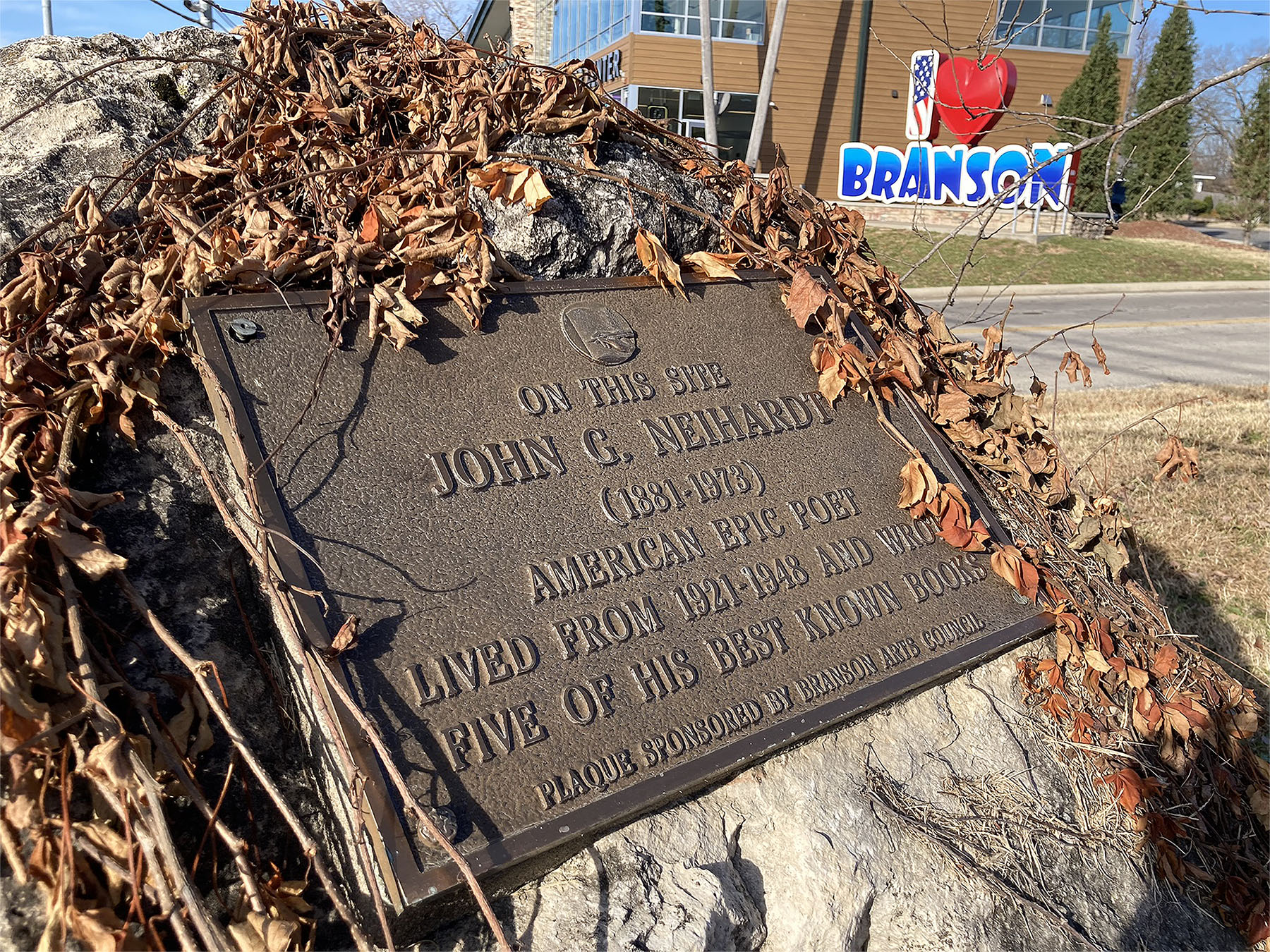 Memorial of Neihardt in the foreground, a "I heart Branson" sign in the background